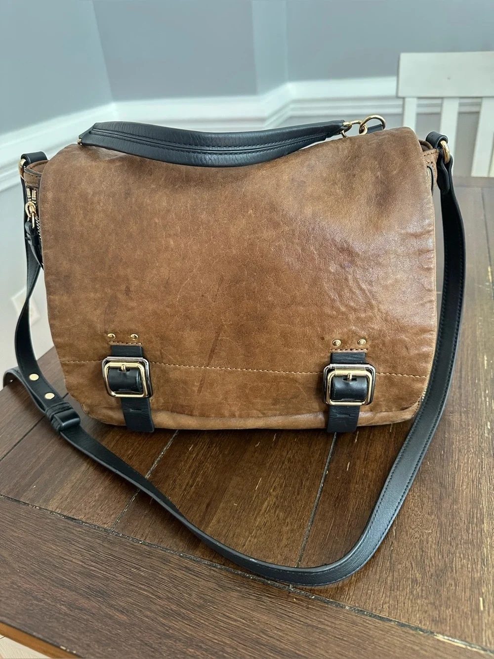 Vince Camuto Zelos flap messenger bag